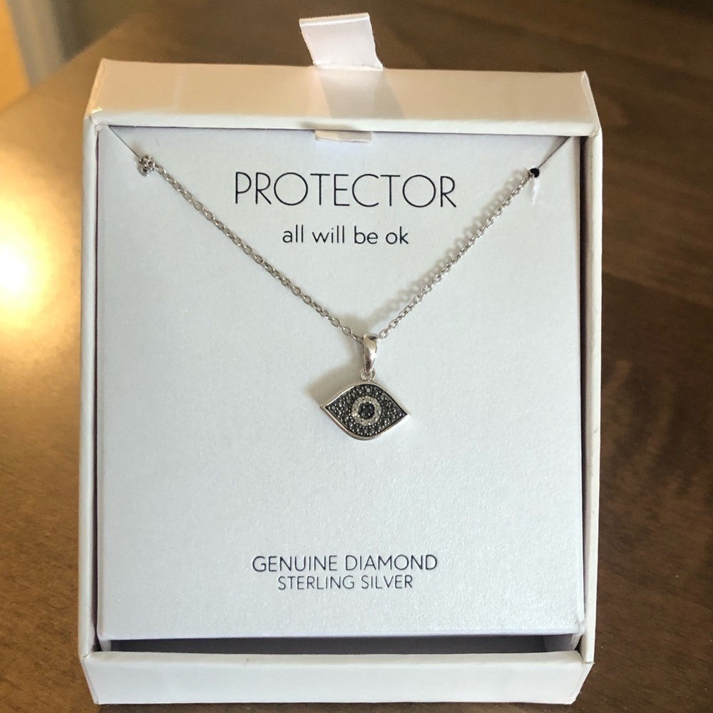 Sterling silver necklace 18 inch chain  In original box.